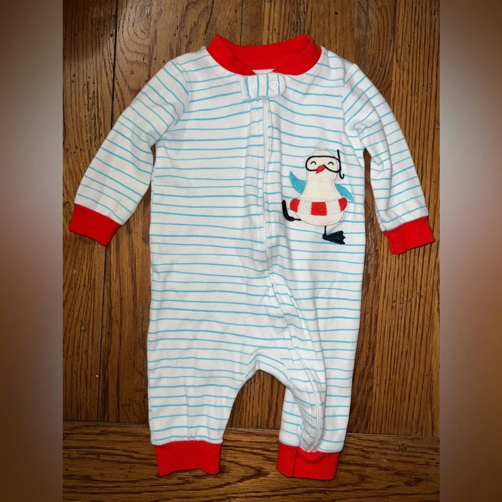 EC- 2 FOR 1 Baby Pajamas! 1 Footie & 1 Bodysuit! Size 6 Months.